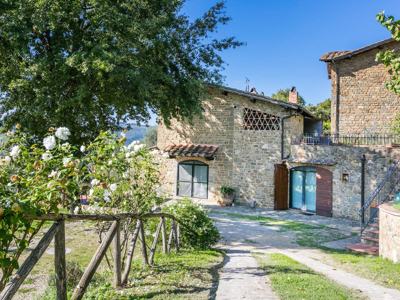 Sehr schönes Zweifamilienhaus L'Angolo di Uzzano 1
