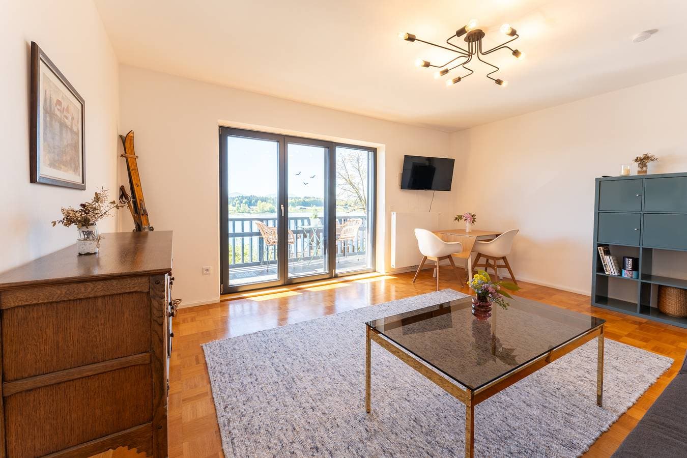 Foto 6 von 19: Ferienwohnung Aribo - Ferienwohnung 48qm mit Bergblick und Seeblick vom Balkon