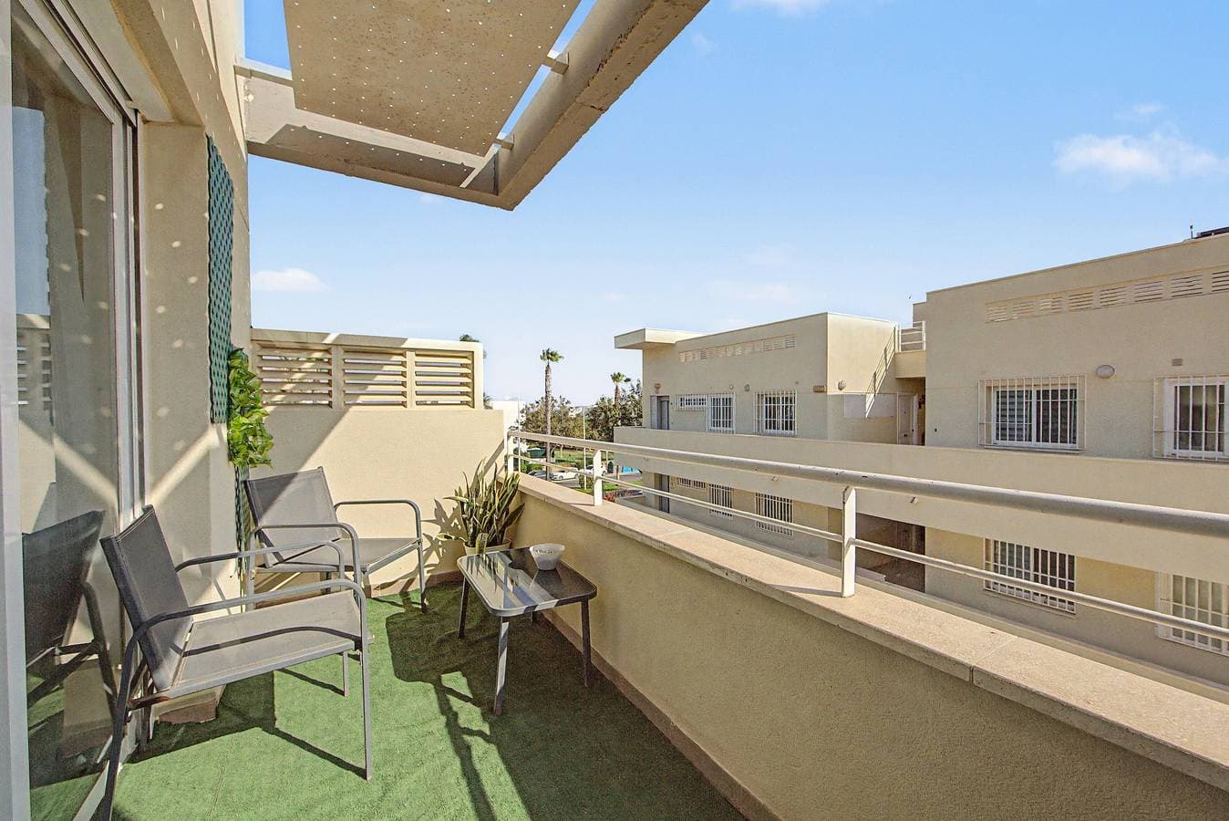 Foto 3 von 32: Apartment „Ático Vacacional“ mit Gemeinschaftspool, Balkon und Klimaanlage