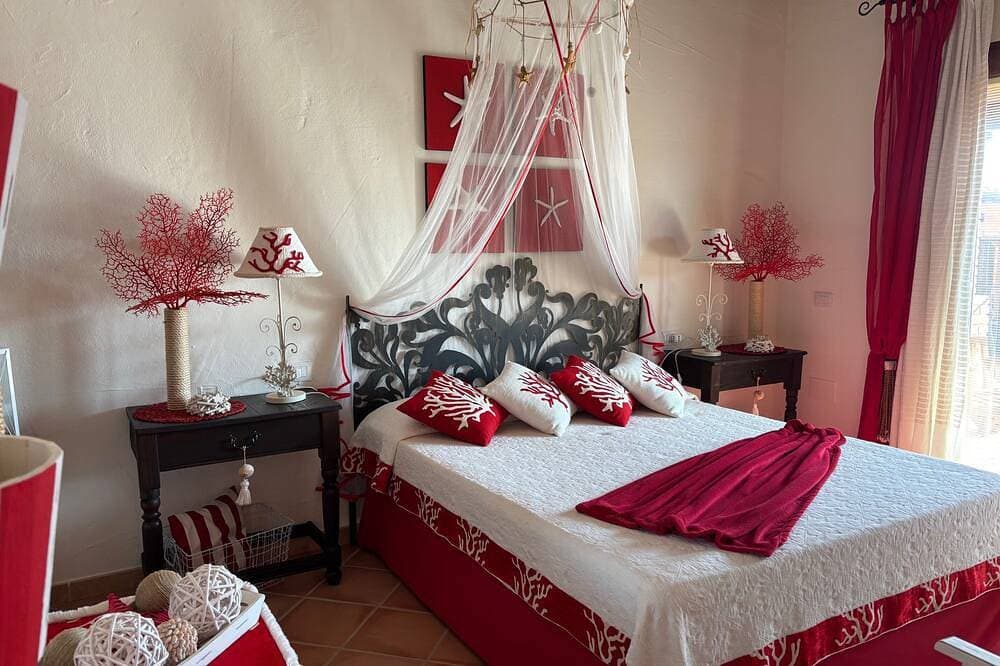 Foto 3 von 30: Villa Red Coral: sleeps 4, shared swimming pool, parking,