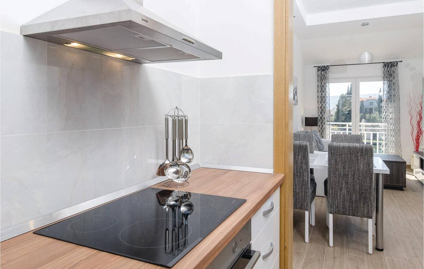 Foto 13 von 25: Modernes Apartment mit Pool, Terrasse und nur 300 m vom Strand entfernt!