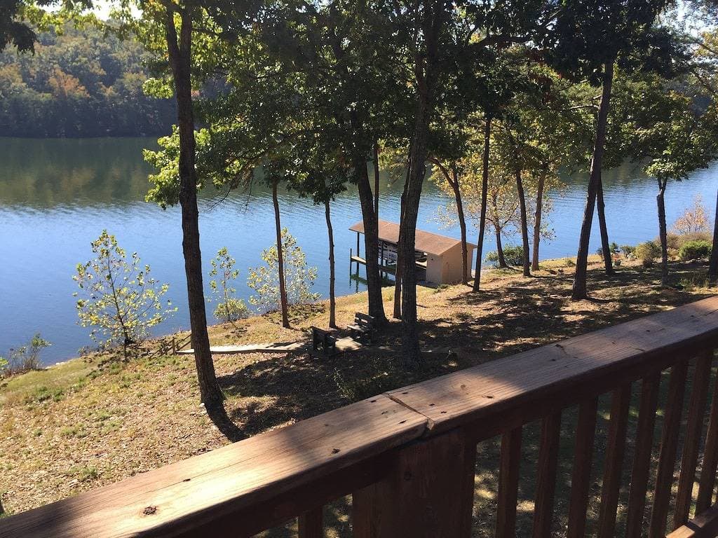 Abgeschiedene Waterfront Get Away am Smith Mountain Lake 1