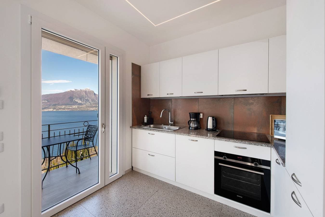 Foto 5 von 31: Ferienwohnung 'Casa Serena' mit Seeblick, WLAN und Klimaanlage
