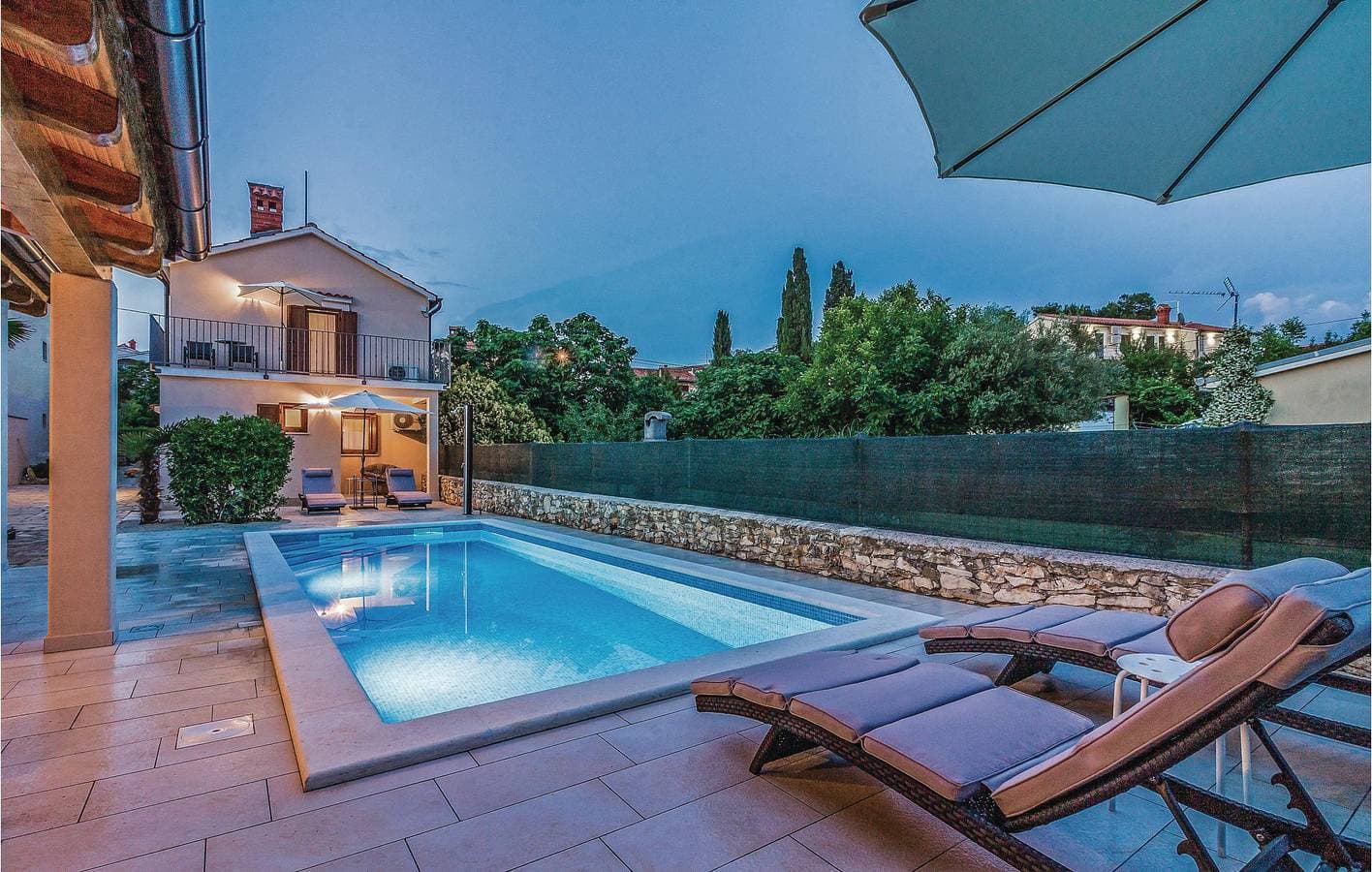 Gemütlich, 2 km von Bijela Plaža entfernt: Pool, Terrasse und WLAN inklusive! 1