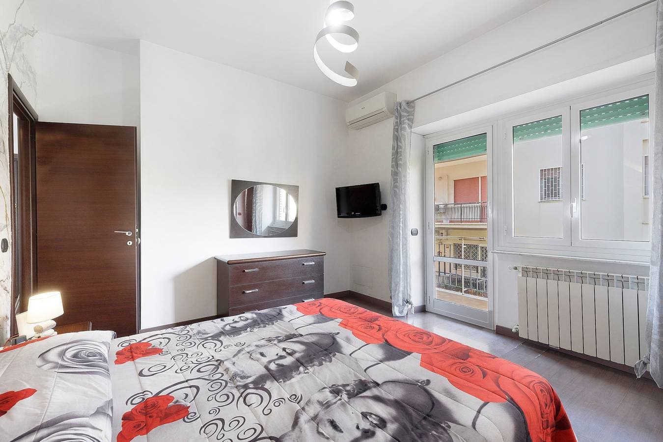 Foto 10 von 18: Apartment 'Pinetina Roma' mit Balkon, WLAN und Klimaanlage
