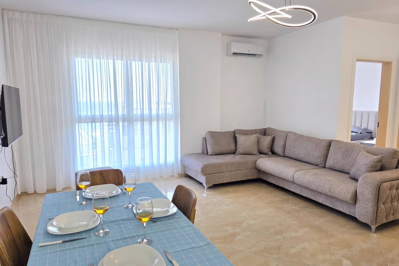 Foto 2 von 29: Sea View Apartment in Durres Beach 100