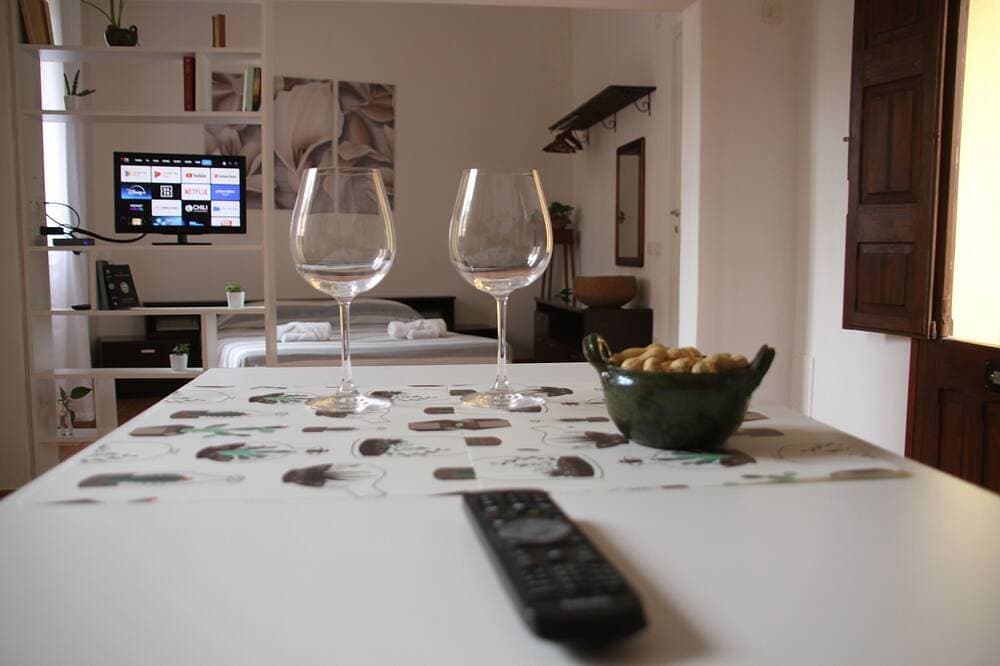 Cozy studio with a private sky-lit courtyard, near transport and local amenities 1