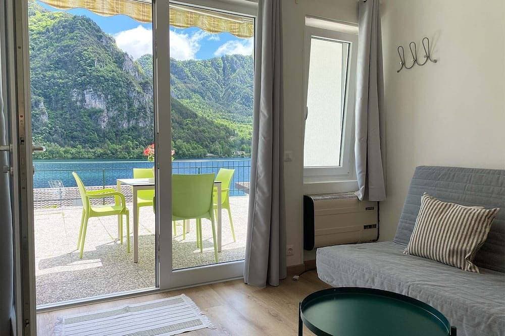 Foto 6 von 30: Mit Terrasse direkt am See