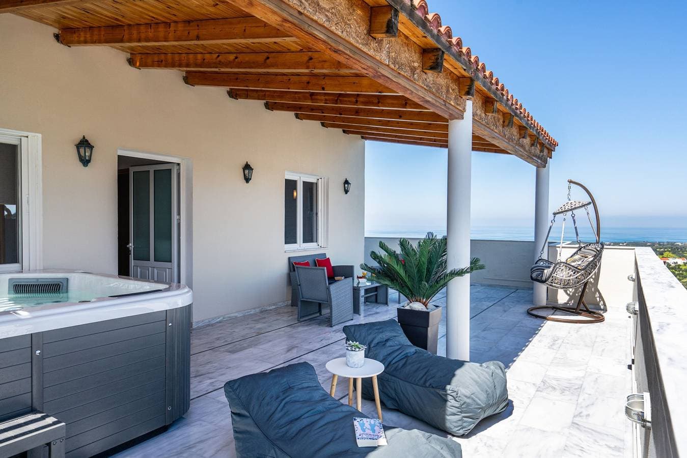 Foto 8 von 33: Villa für 8 Personen mit Balkon