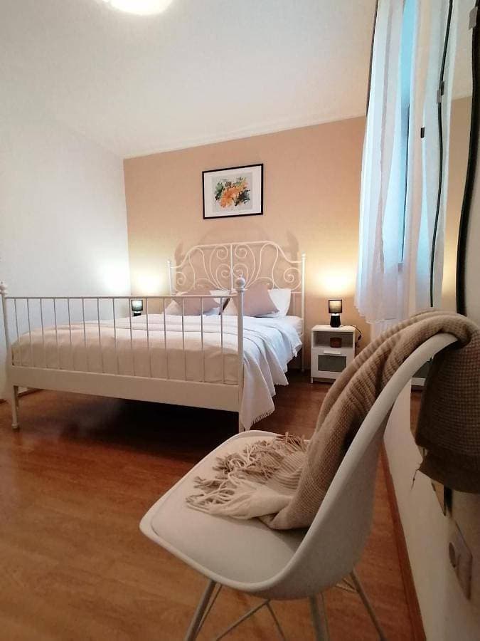 Foto 3 von 43: One-Bedroom Apartment