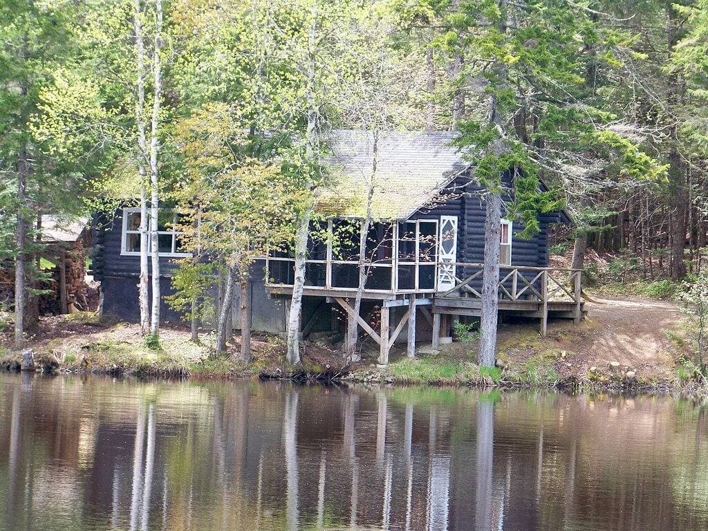 Foto 13 von 25: Haustierfreundlich Vollständig ausgerüstete Hütte mit Blick auf das Wasser in Downeast Maine, 4 Schlafplätze