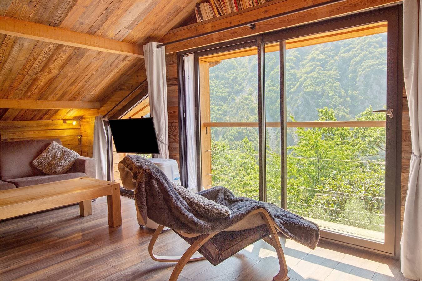 Foto 5 von 24: Gîte „La Sittelle“ mit Bergblick, WLAN und Klimaanlage