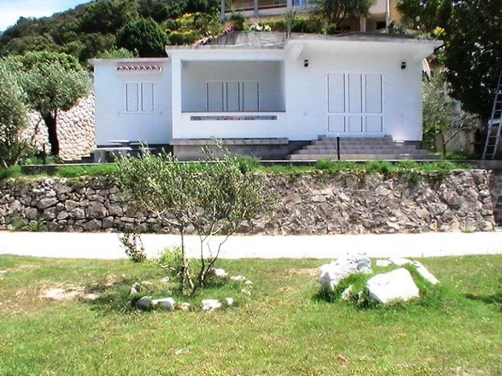 Ferienhaus in Rab mit Schwimmbecken 1