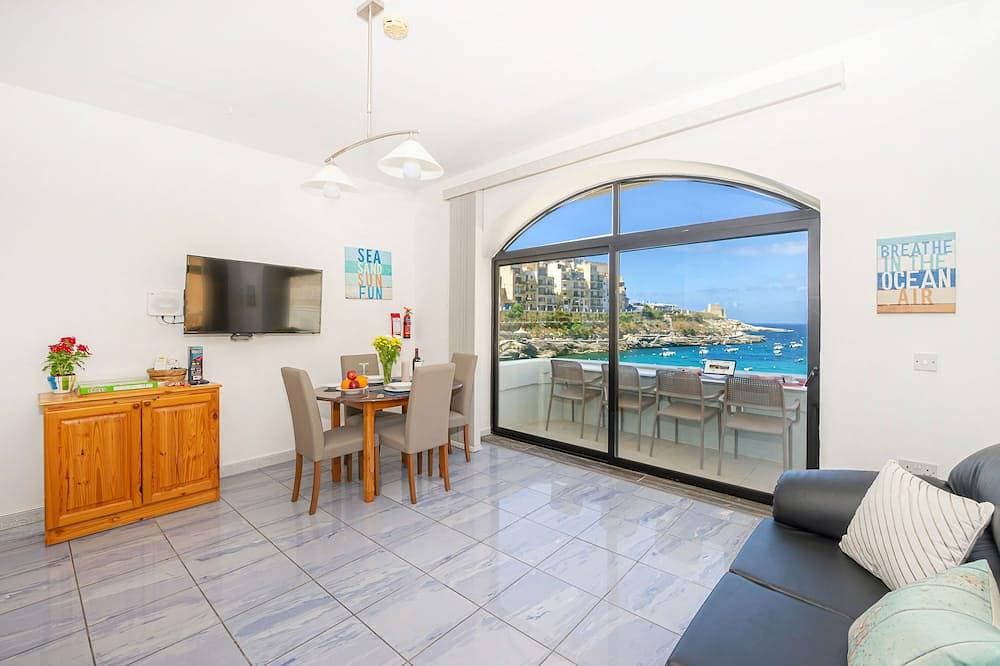 Foto 6 von 23: Brilliant Beachfront Apartment with Super Sunset views in Xlendi Bay, Gozo Malta