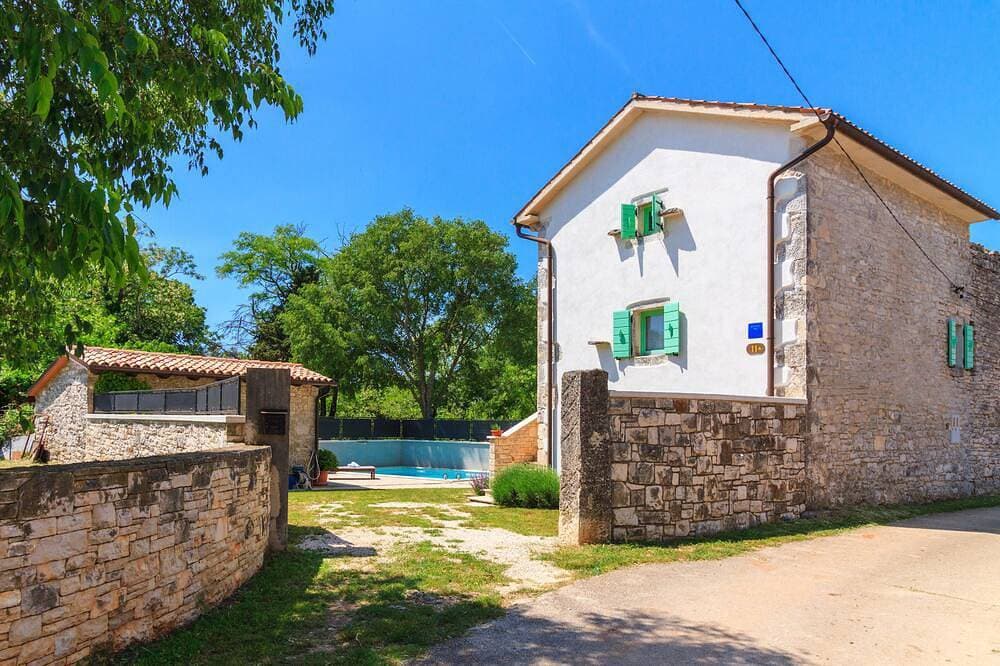 Foto 10 von 30: Charmantes Steinhaus mit privatem Pool und Garten