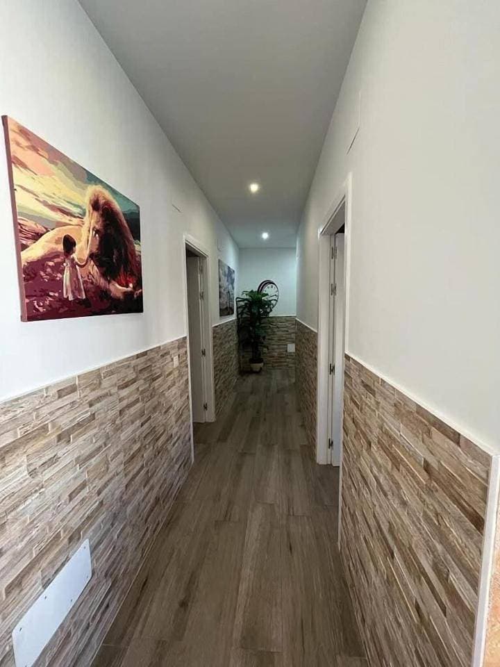 Foto 13 von 39: Three-Bedroom House