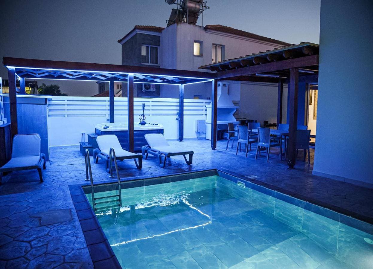 Foto 5 von 5: Villa with Private Pool