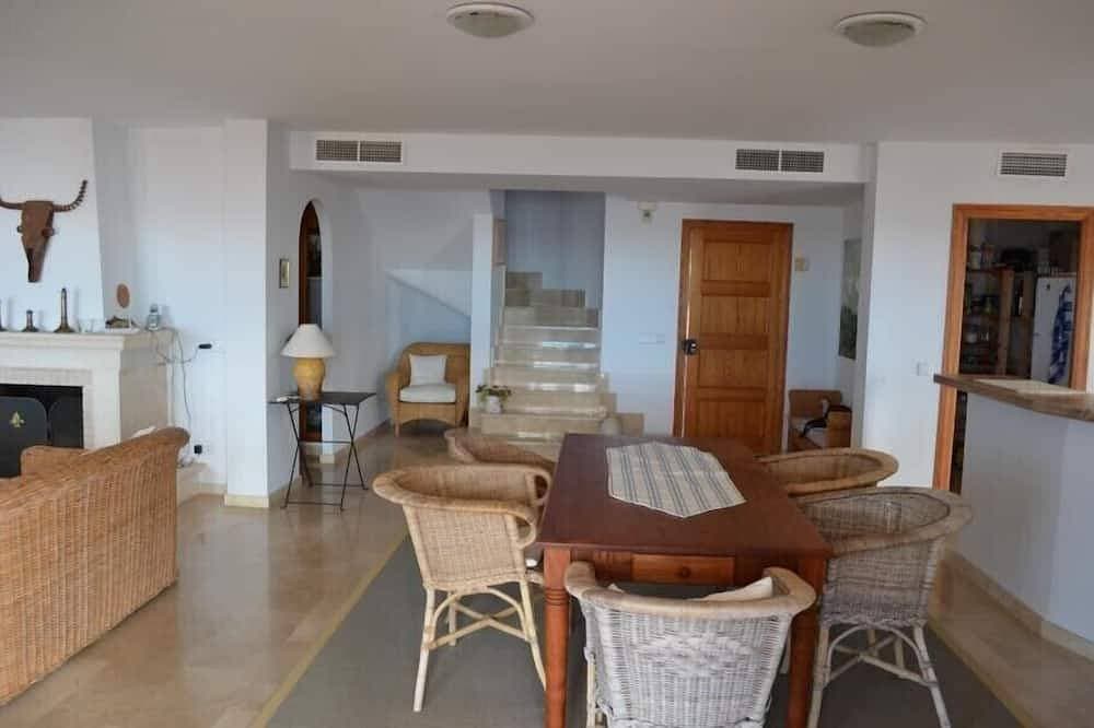 Foto 9 von 30: Elegante 3-Schlafzimmer Villa in 1. Meereslinie mit atemberaubenden Blick