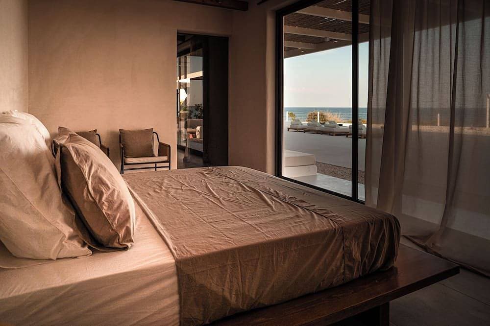 Foto 2 von 17: Romantic Seafront Villa with 900m² Terrace & Private Beaches | Italy