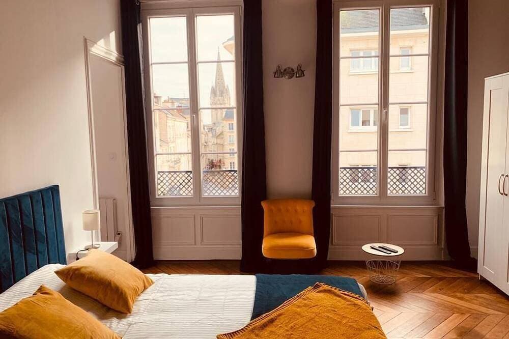 Foto 5 von 25: Apartment-Deluxe-Eigenes Badezimmer-Blick auf das Wahrzeichen