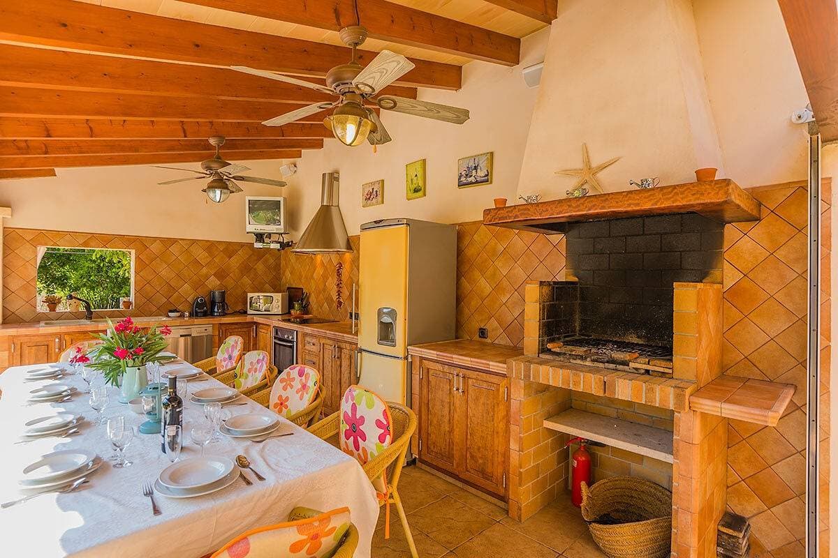 Foto 5 von 27: Ferienhaus Es Porrassar mit Bergblick, Pool, WLAN, Klimaanlage, Terrassen und Garten