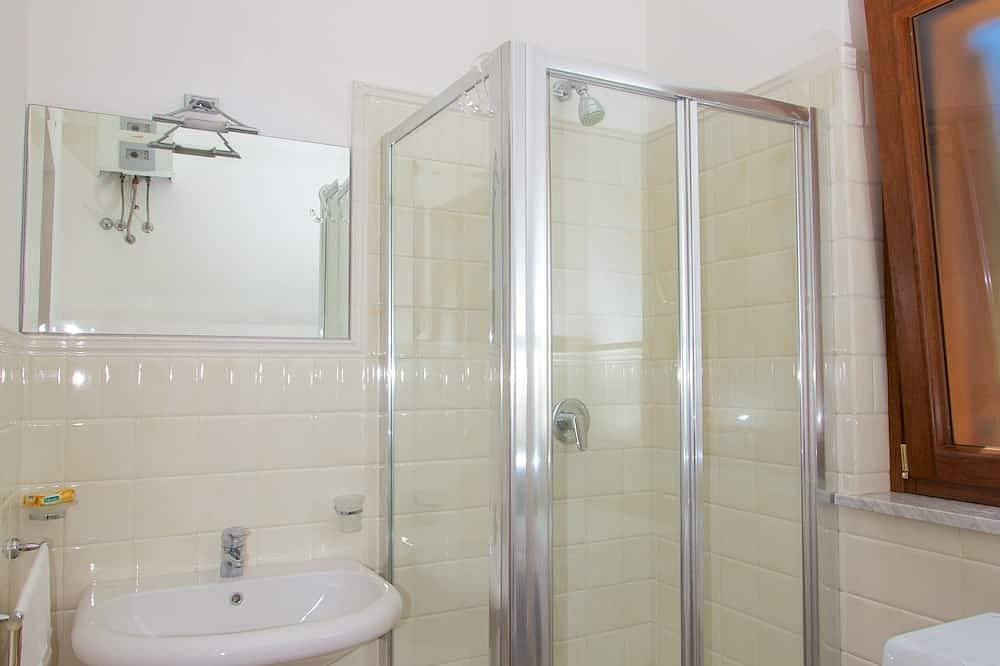 Foto 4 von 16: Apartment mit Schlafzimmer und Terrasse