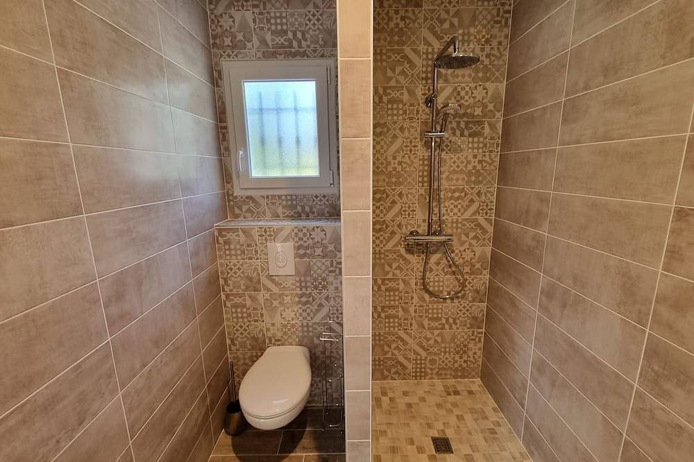 Foto 4 von 11: Charmant Studio de 22 m² Avec Terrasse de 13 m² et spa Spacieux Sous Pergola