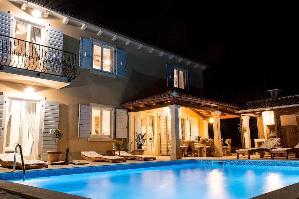 Nettes Ferienhaus in Smoljanci mit Privatem Pool 1