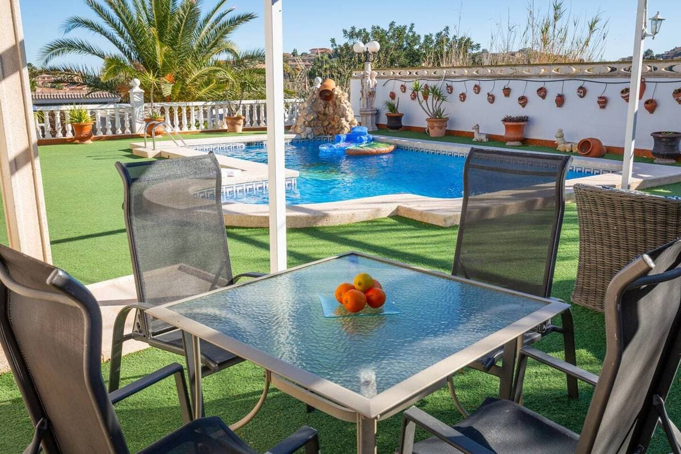 Foto 3 von 37: Villa für 12 Personen mit Terrasse