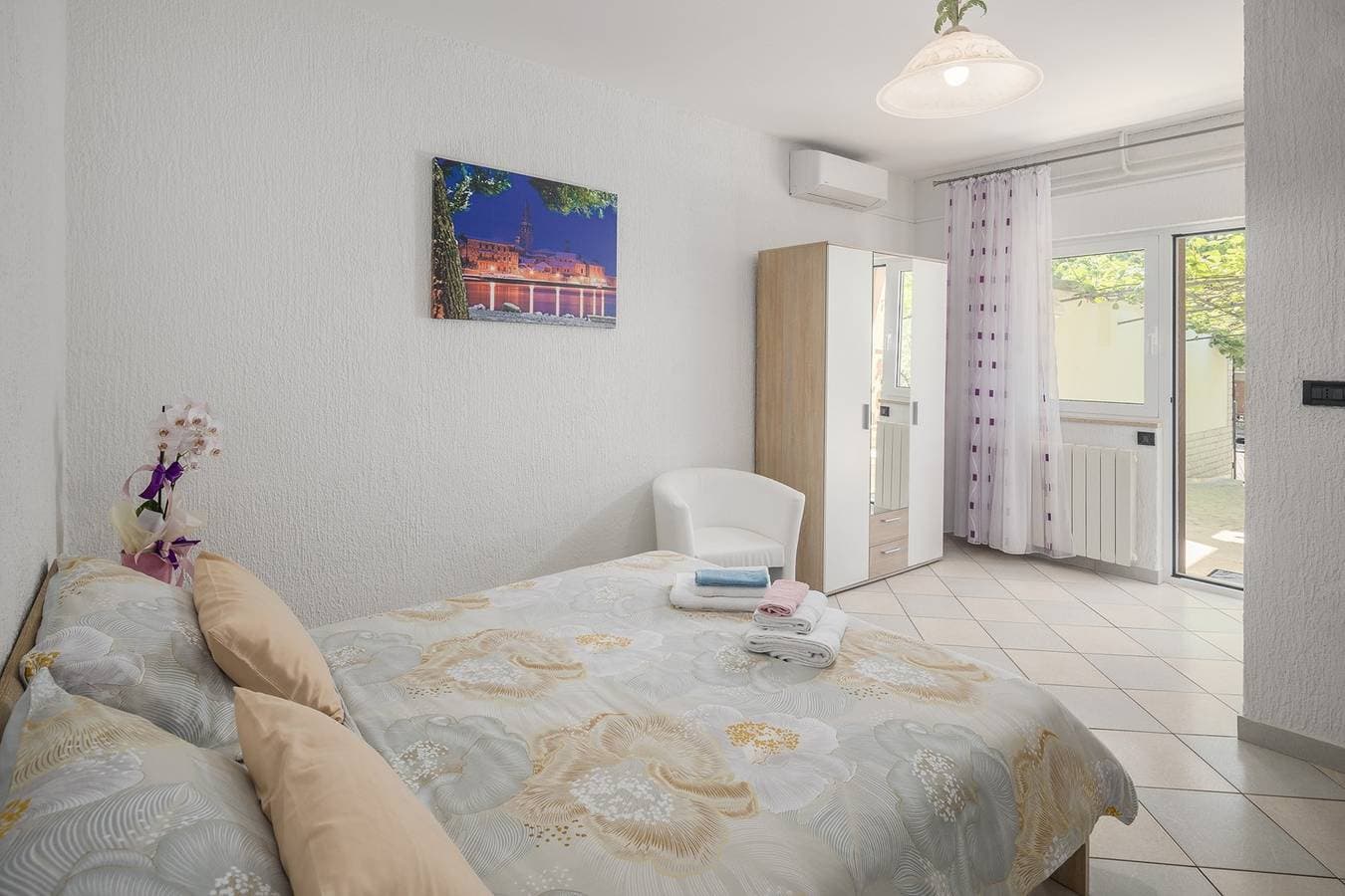 Foto 13 von 24: Die Schönheit des gepflegten Gartens, die Nähe der Strände, die Privatsphäre, die Ruhe und die Ruhe sind die Hauptvorteile dieser bezaubernden Wohnung!