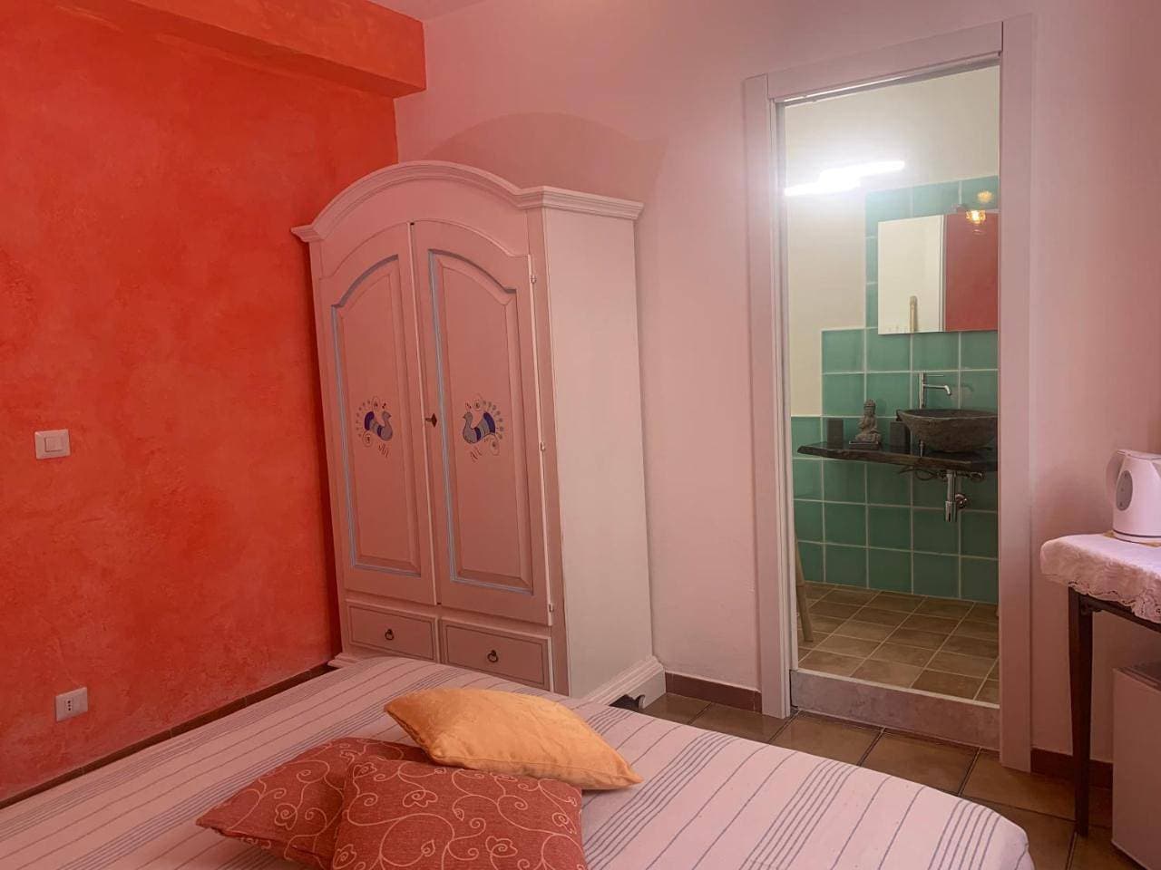 Foto 10 von 19: Double Room with Private Bathroom