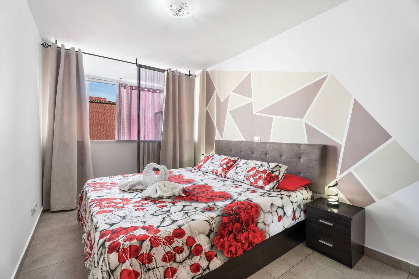 Foto 9 von 33: Ferienwohnung 'Chasna' mit Gemeinschaftspool, Gemeinschaftsgarten und WLAN