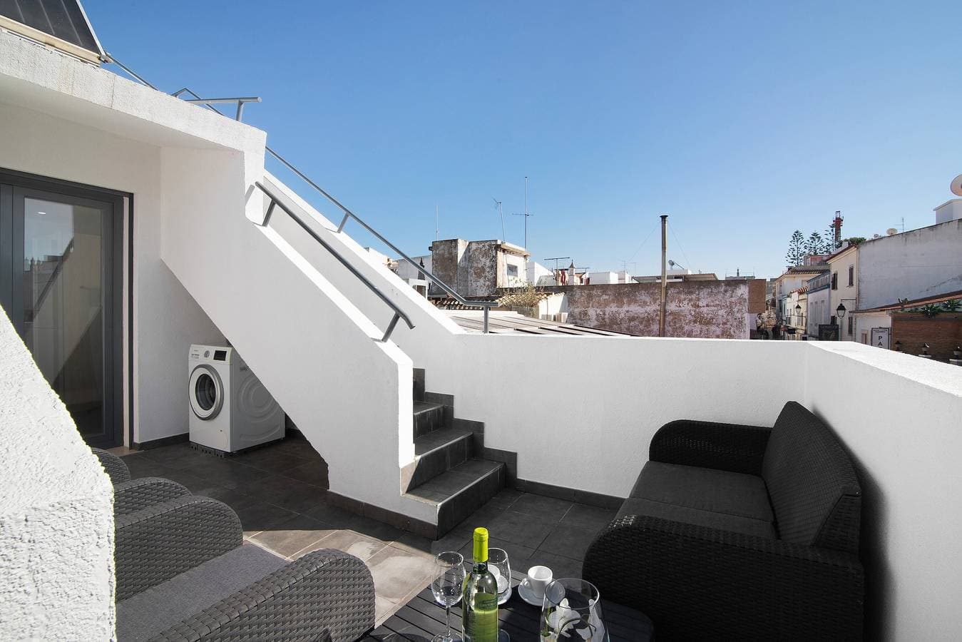 Foto 3 von 24: Be Glow Home mit Terrasse, Balkon & WLAN