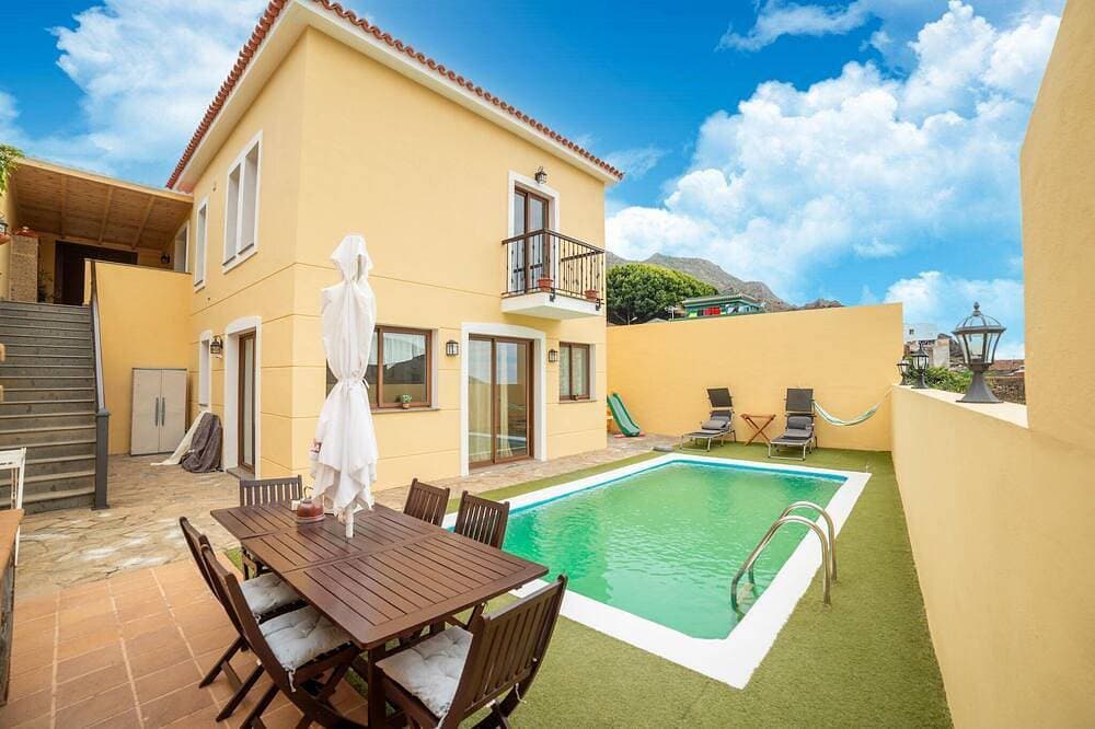Villa auf Teneriffa mit Pool und Meerblick 1