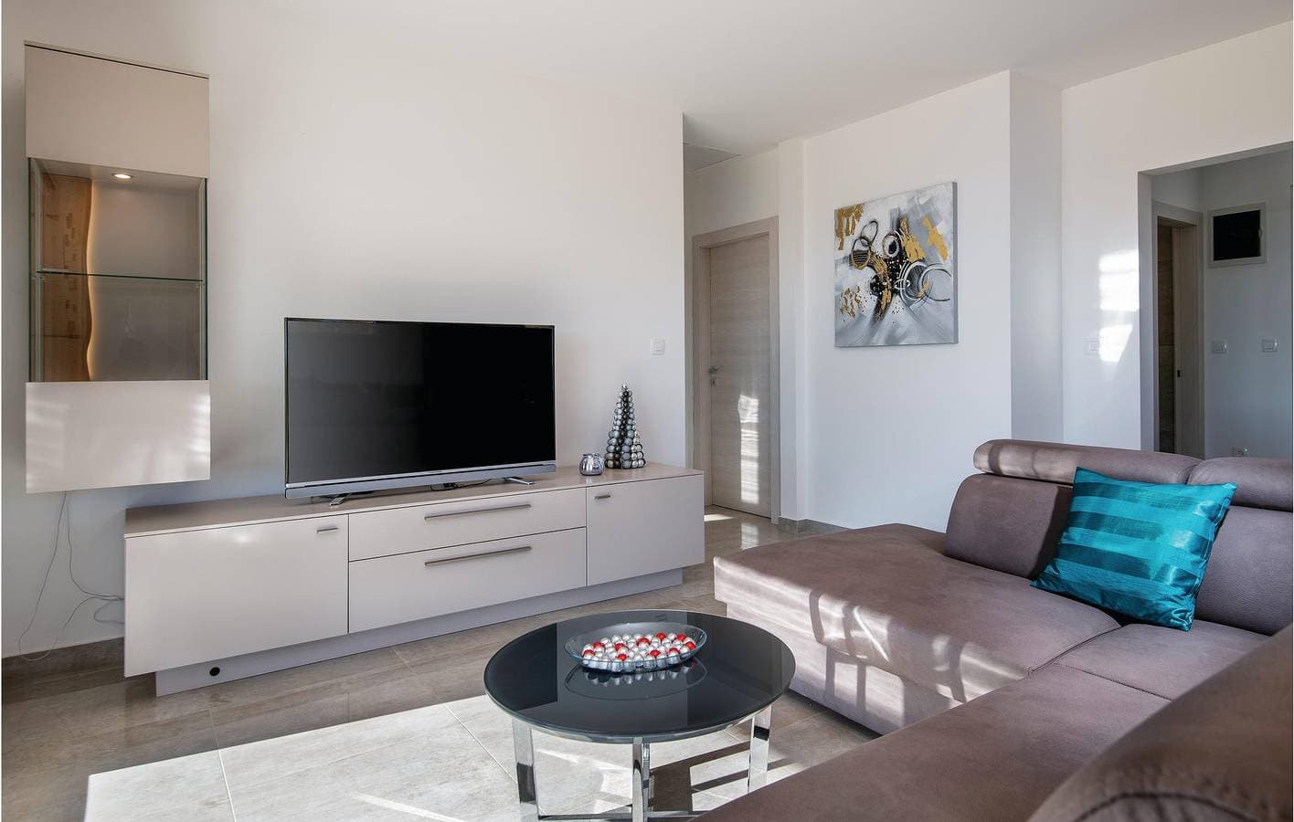 Foto 8 von 36: Gemütliche 75 m² große Ferienwohnung mit Pool, in der Nähe des Stadtzentrums und des Flusses – Melnica
