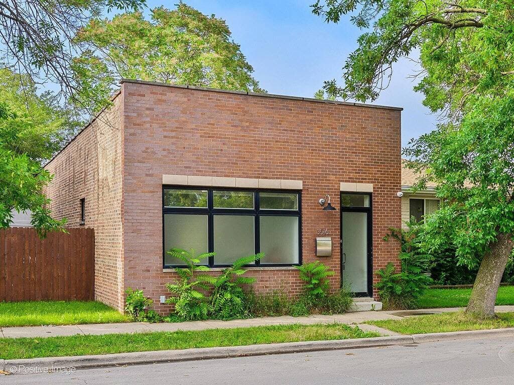 Chicago Riverhouse with private fenced in oasis 1
