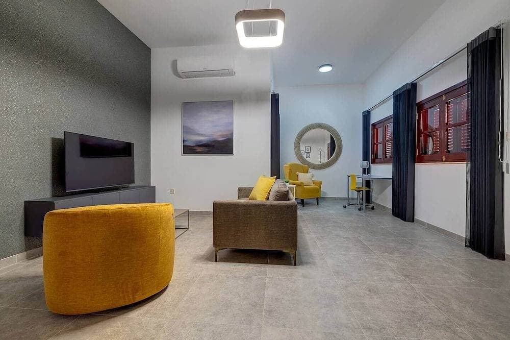 Foto 11 von 30: Charming 3Br Apartment, Steps from Balluta Bay