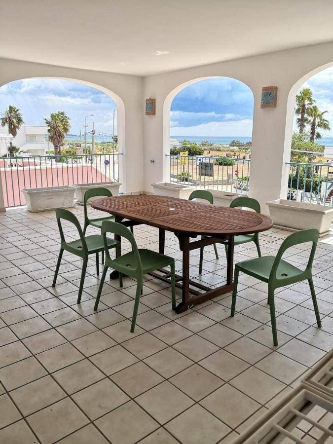 trilo superior con terrazzo vista mare a pescoluse 1