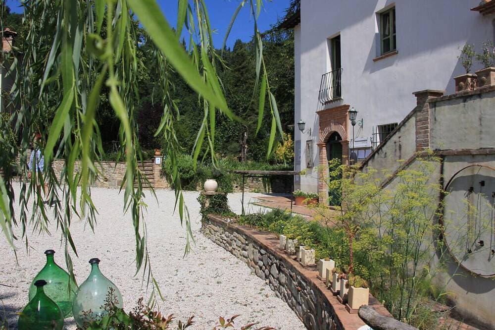 Spacious Apartment in lovingly restored Countryhouse 1