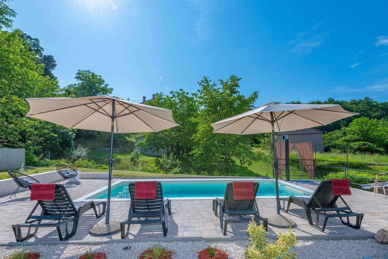 Foto 9 von 30: Familienfreundliche Villa Bonissa in einem ruhigen Dorf mit privatem Pool und großem Garten