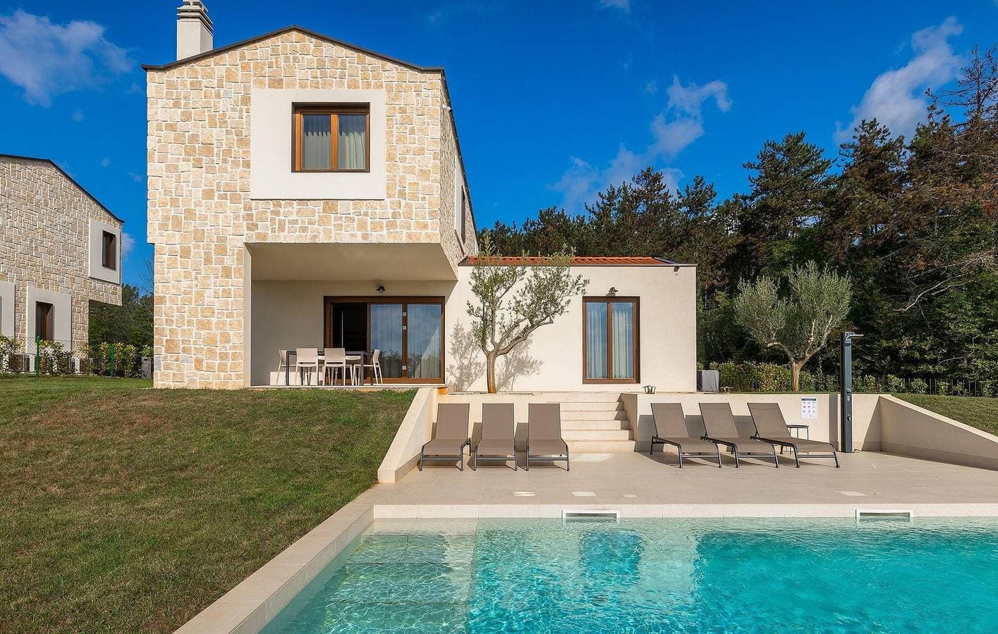 Foto 5 von 43: Gemütliche 2-Zimmer-Wohnung mit Pool, WLAN und Terrasse, 2,5 km vom Zentrum von Anzici entfernt