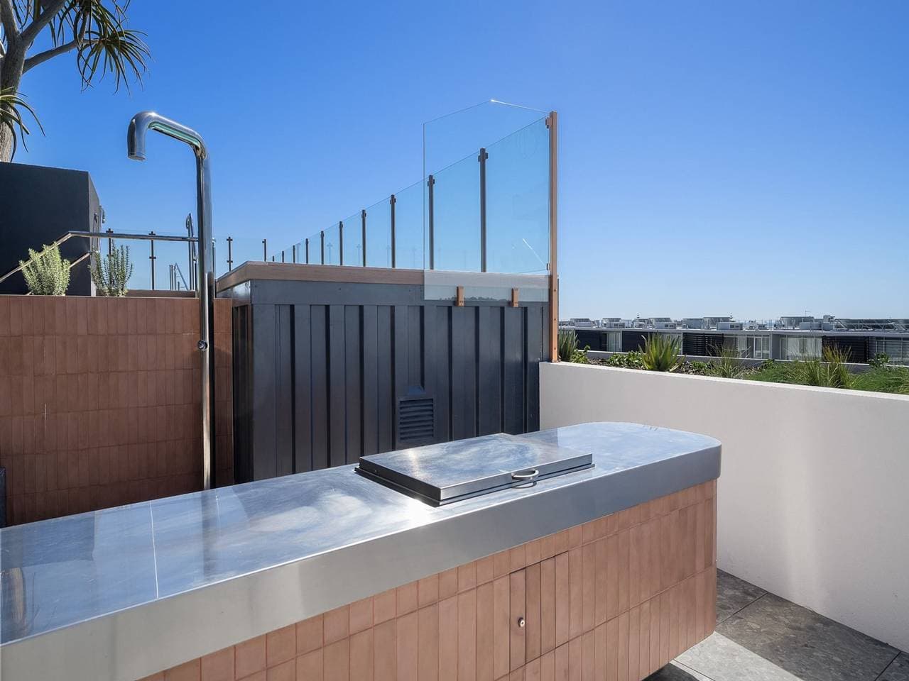 Foto 8 von 40: Spacious 2-Bed Apartment with Rooftop Views