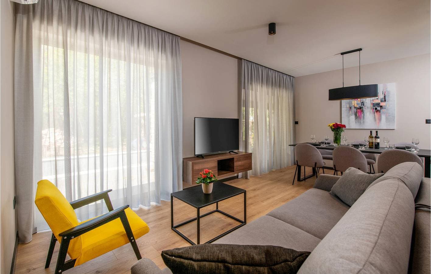 Foto 6 von 44: Geräumige 2-Zimmer-Wohnung mit Pool, WLAN und Parkplatz