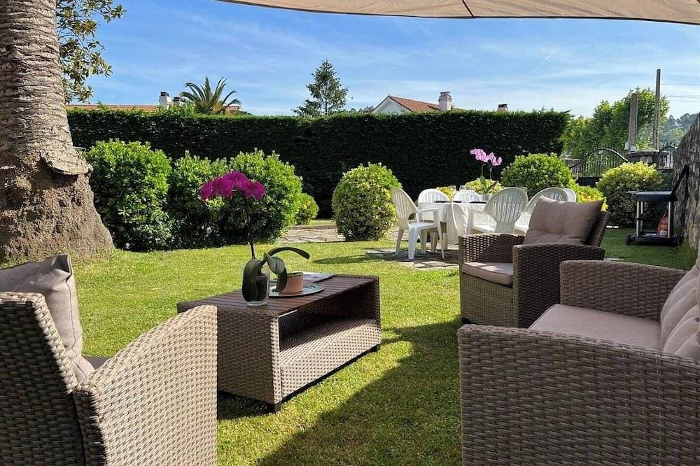 Private villa with garden & BBQ near beaches. 1