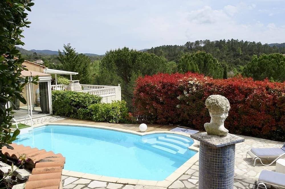 House with swimming pool next to Lake Saint-Cassien 1