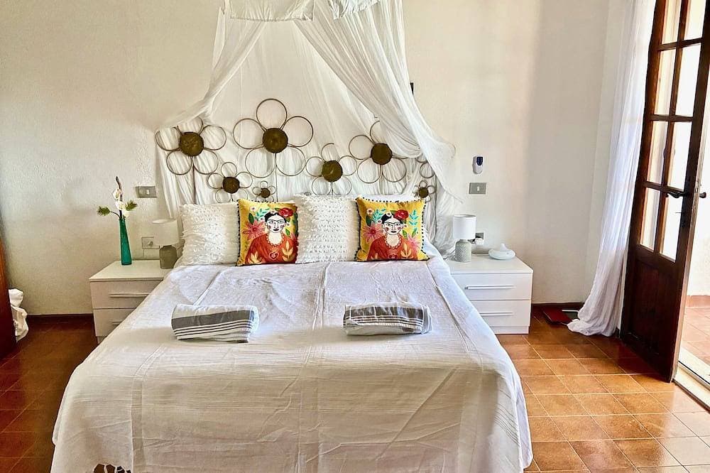 Foto 4 von 30: Spacious Beachfront Villa
