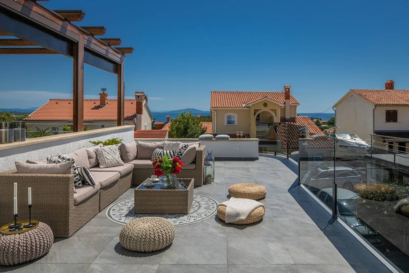 Sea view modern spacious lounge house 1