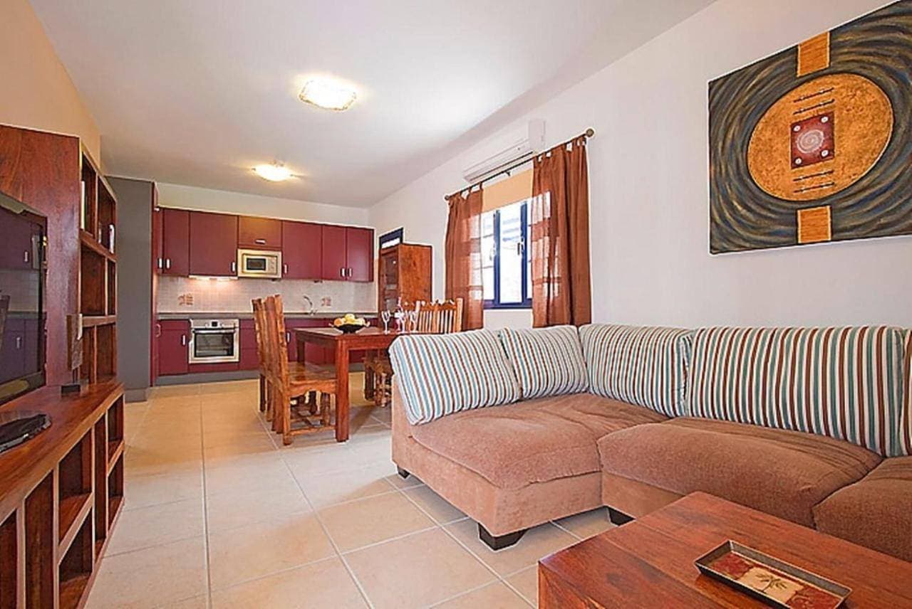 Foto 11 von 27: Three-Bedroom Villa with Private Pool