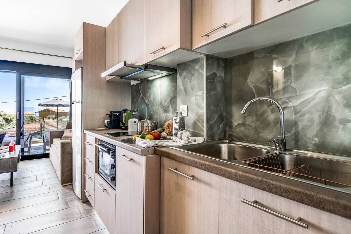 Foto 11 von 26: Einzimmerapartment 'Oceanida Penelope Lyxury Suite' mit Meerblick, WLAN und Klimaanlage