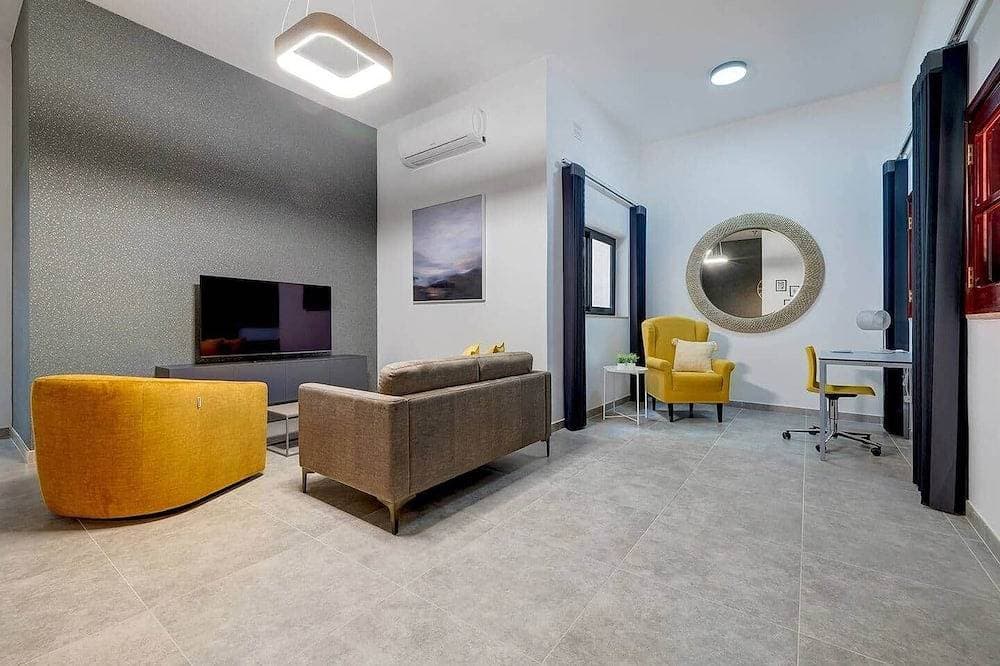 Foto 10 von 30: Charming 3Br Apartment, Steps from Balluta Bay